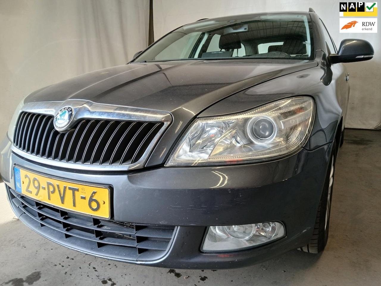 Skoda Octavia Combi - 1.2 TSI Ambition Business Line - Navi - Schade - AutoWereld.nl