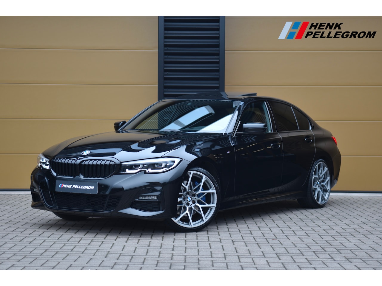 BMW 3-serie - 330i High Executive * M Sportpakket * Harman Kardon * Head-up * Glasdak * - AutoWereld.nl