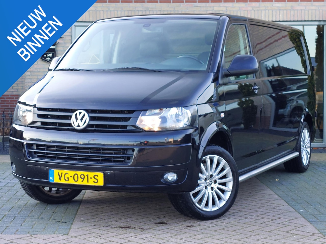 Volkswagen Transporter - 2.0 TDI L2H1 | Leder | Navi | Trekhaak - AutoWereld.nl