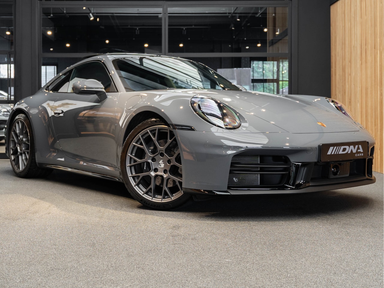 Porsche 911 - 992.2 Carrera Sport Design Lift ACC 911 3.0 Carrera Pano Surround Laser LED - AutoWereld.nl