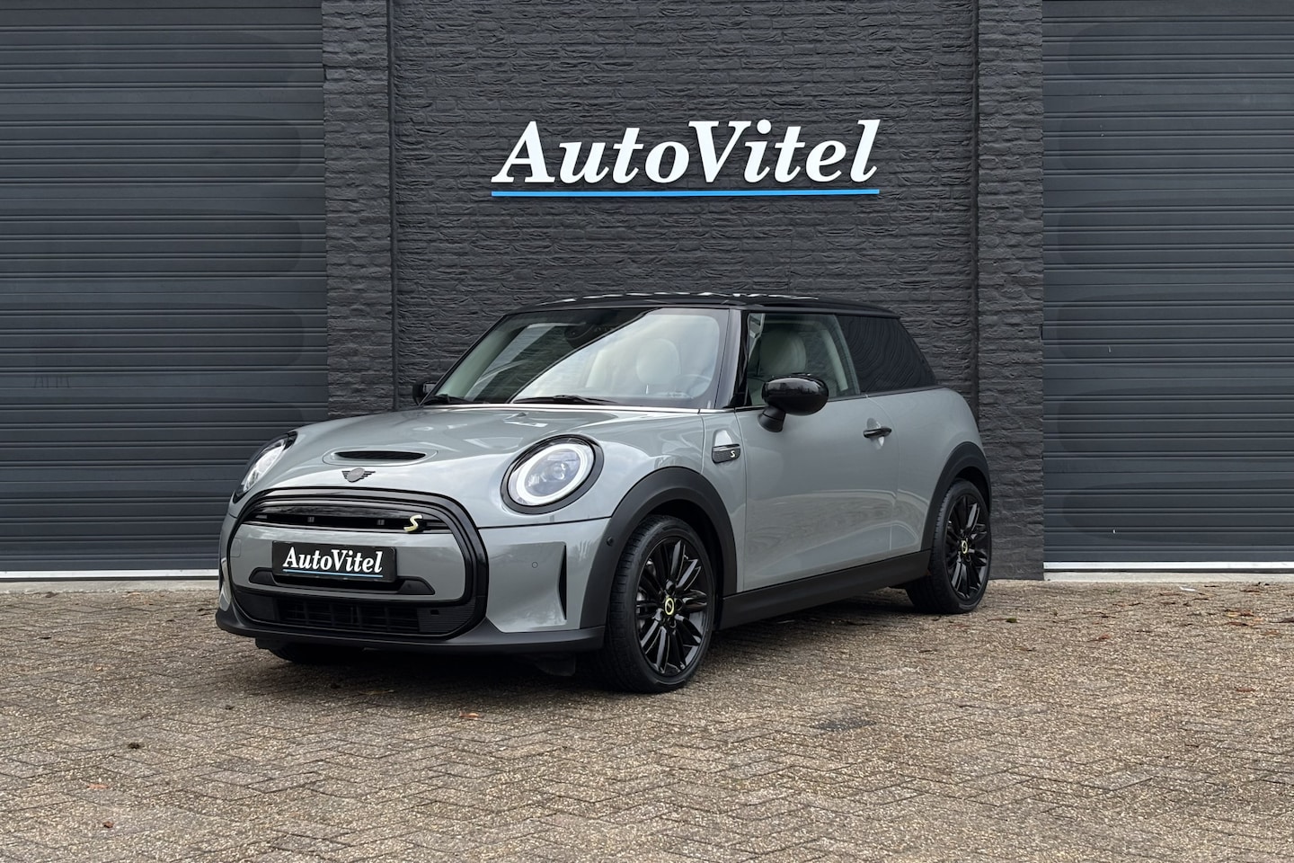 MINI Mini-Electric - Cooper SE | Panodak | Achteruitrijcamera | Head-up | Sportleder | Stoelverwarming - AutoWereld.nl