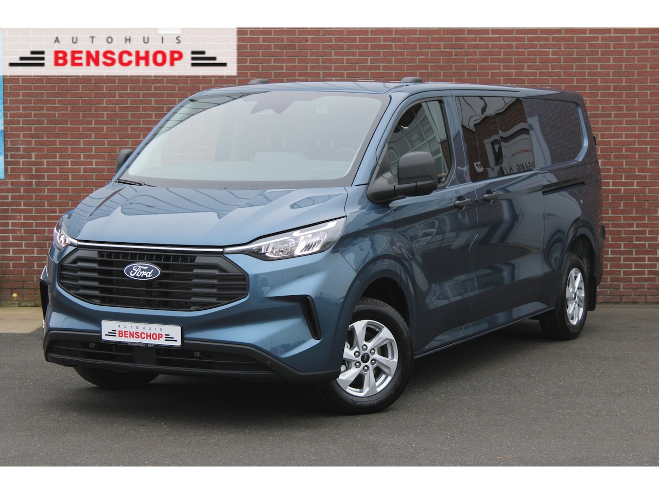 Ford Transit Custom - 320 2.0 TDCI L2H1 Limited DC |ADAPTIVE.CRUISE|STOELVERWARMING|CAMERA|MULTI.STUUR| - AutoWereld.nl