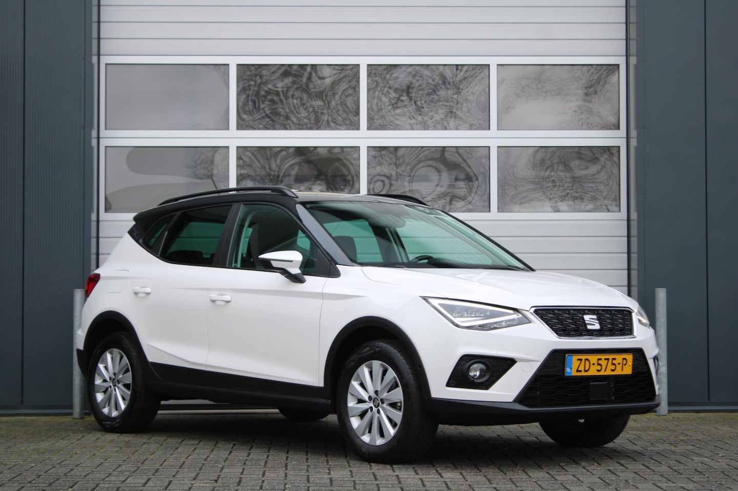 Seat Arona - 1.0 TSI Style Business Intense 116pk AdapCruise/Navi/Bluetooth/Keyless/Camera/PDC/ParkAssi - AutoWereld.nl