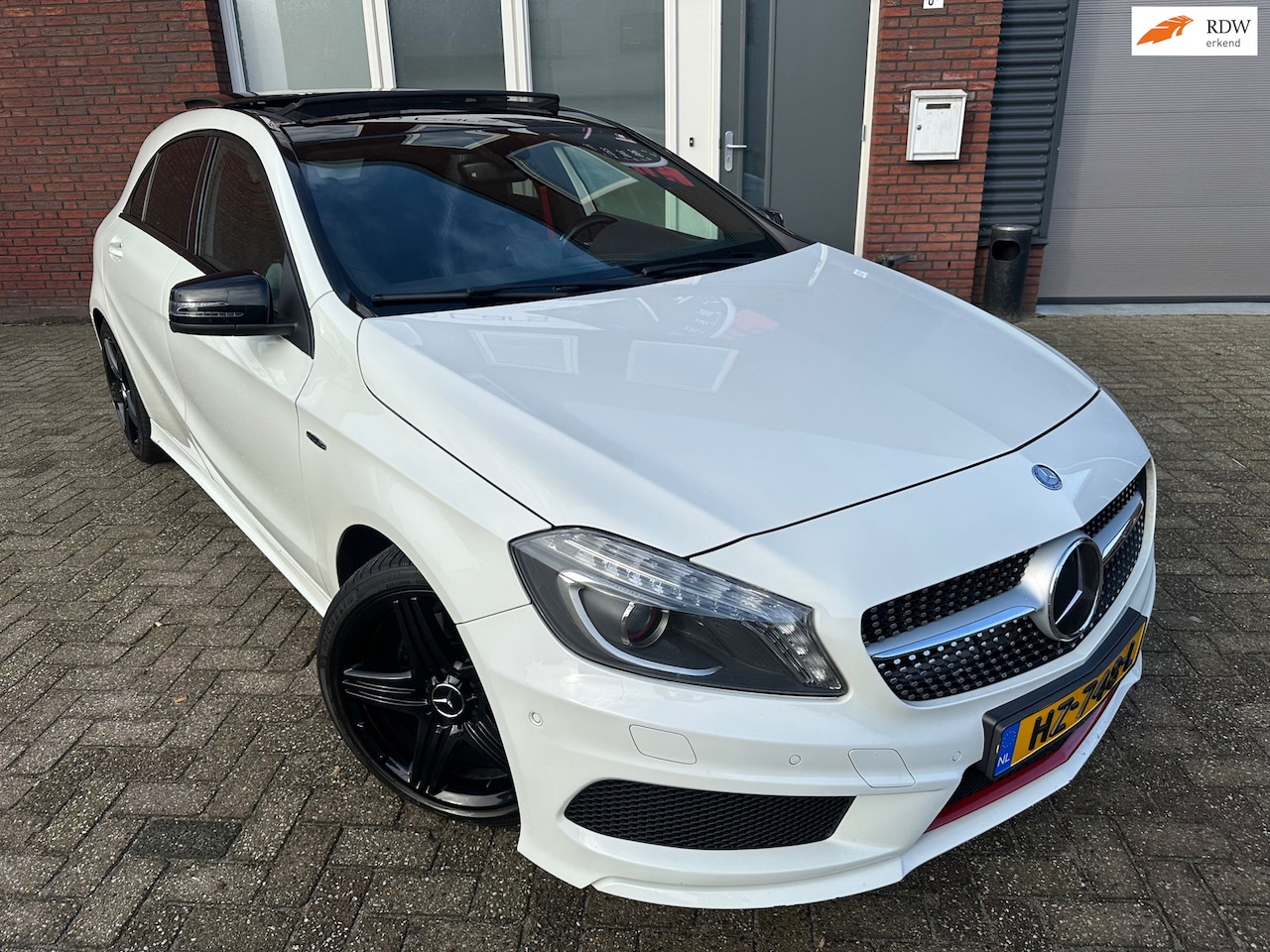 Mercedes-Benz A-klasse - 250 Sport Ambition / Pano / Leder / Navi / PDC / LED - AutoWereld.nl