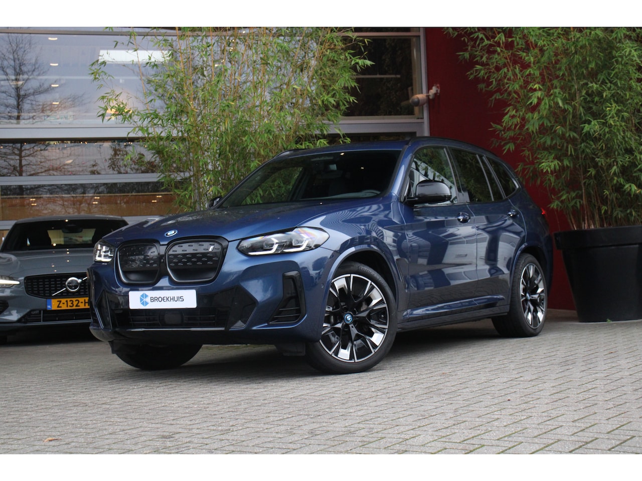 BMW iX3 - High Executive M-Sport 80 kWh | Trekhaak | 360 Camera | Schuifdak | Adaptive Cruise | Harm - AutoWereld.nl