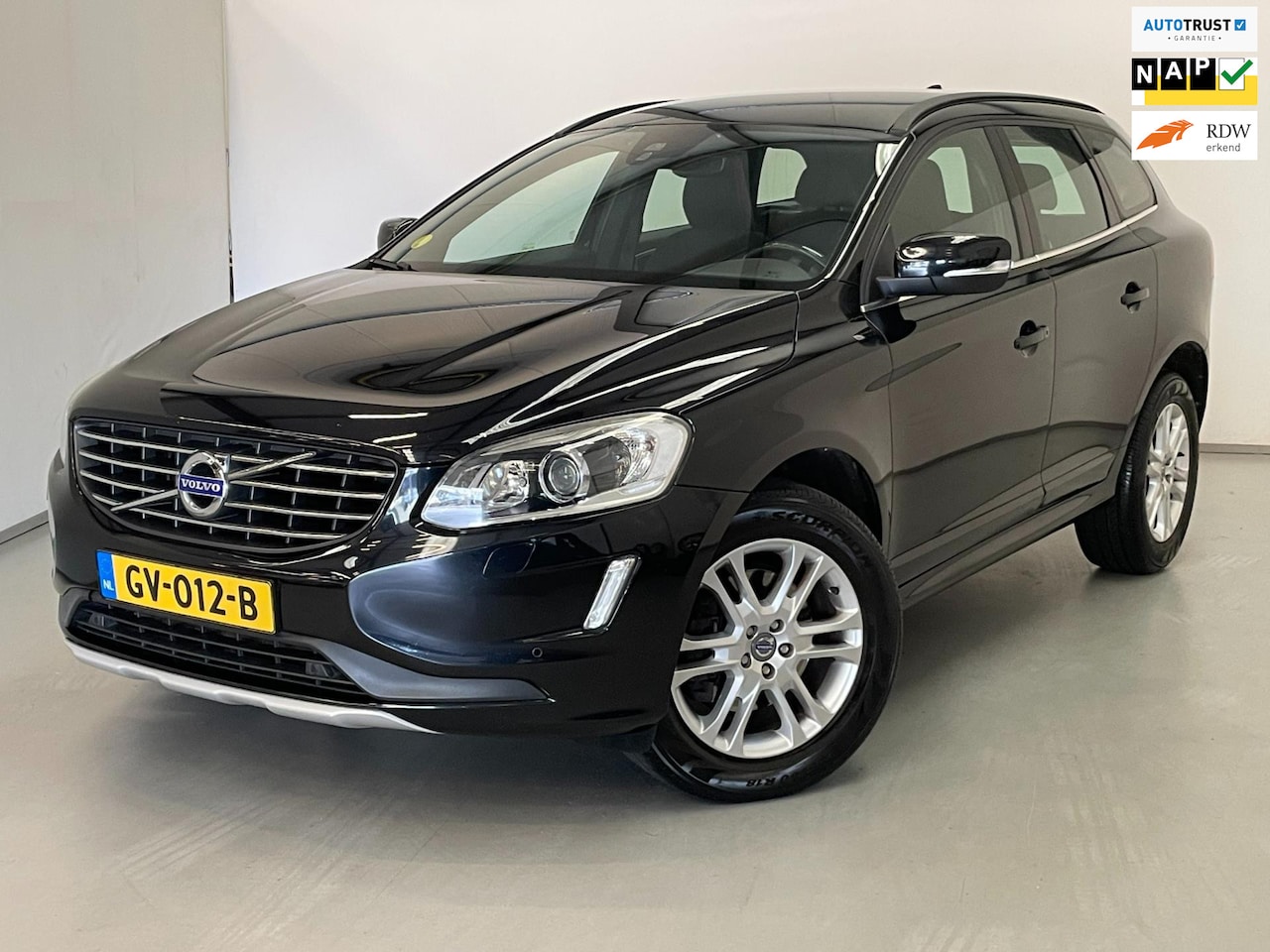 Volvo XC60 - 2.0 D4 FWD / Navi / Camera / Trekhaak / Stoelverwarming - AutoWereld.nl