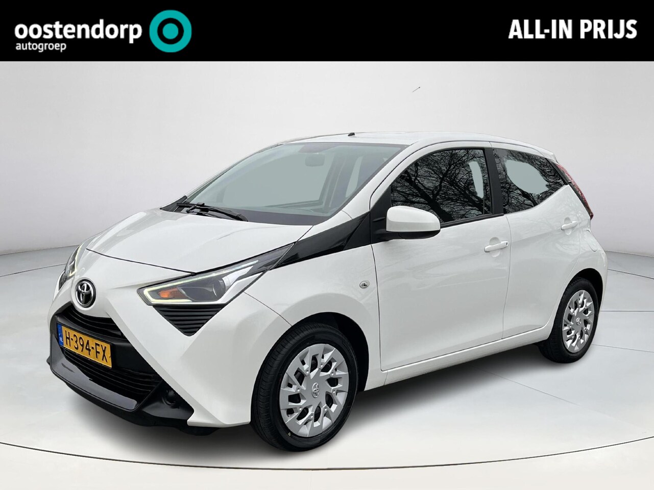 Toyota Aygo - 1.0 VVT-i x-play limited | Carplay | Airco | Parkeercamera | Lederen stuurwiel | - AutoWereld.nl