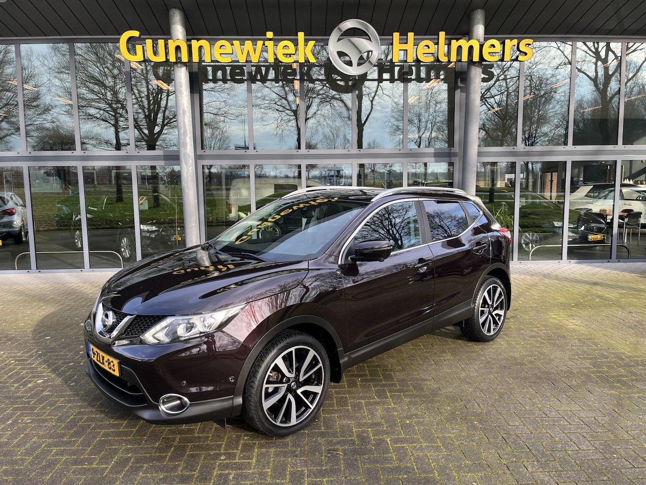 Nissan Qashqai - 1.2 Tekna | PANODAK | STOELVERWARMING | CAMERA 360° | NAVIGATIE | TREKHAAK - AutoWereld.nl