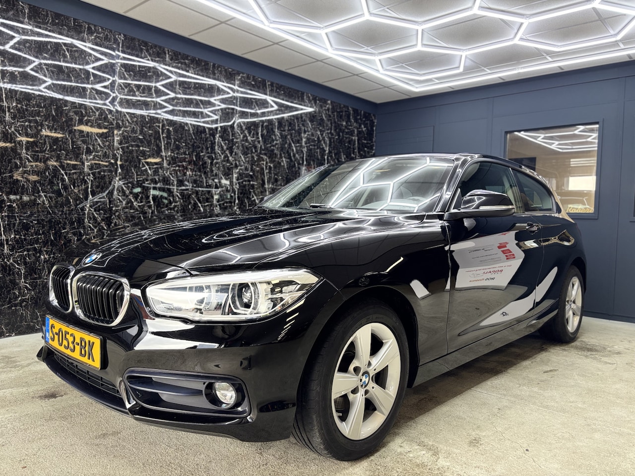 BMW 1-serie - 118i Edition Sport Line Shadow Executive 118i Edition Sport Line Shadow Executive - AutoWereld.nl