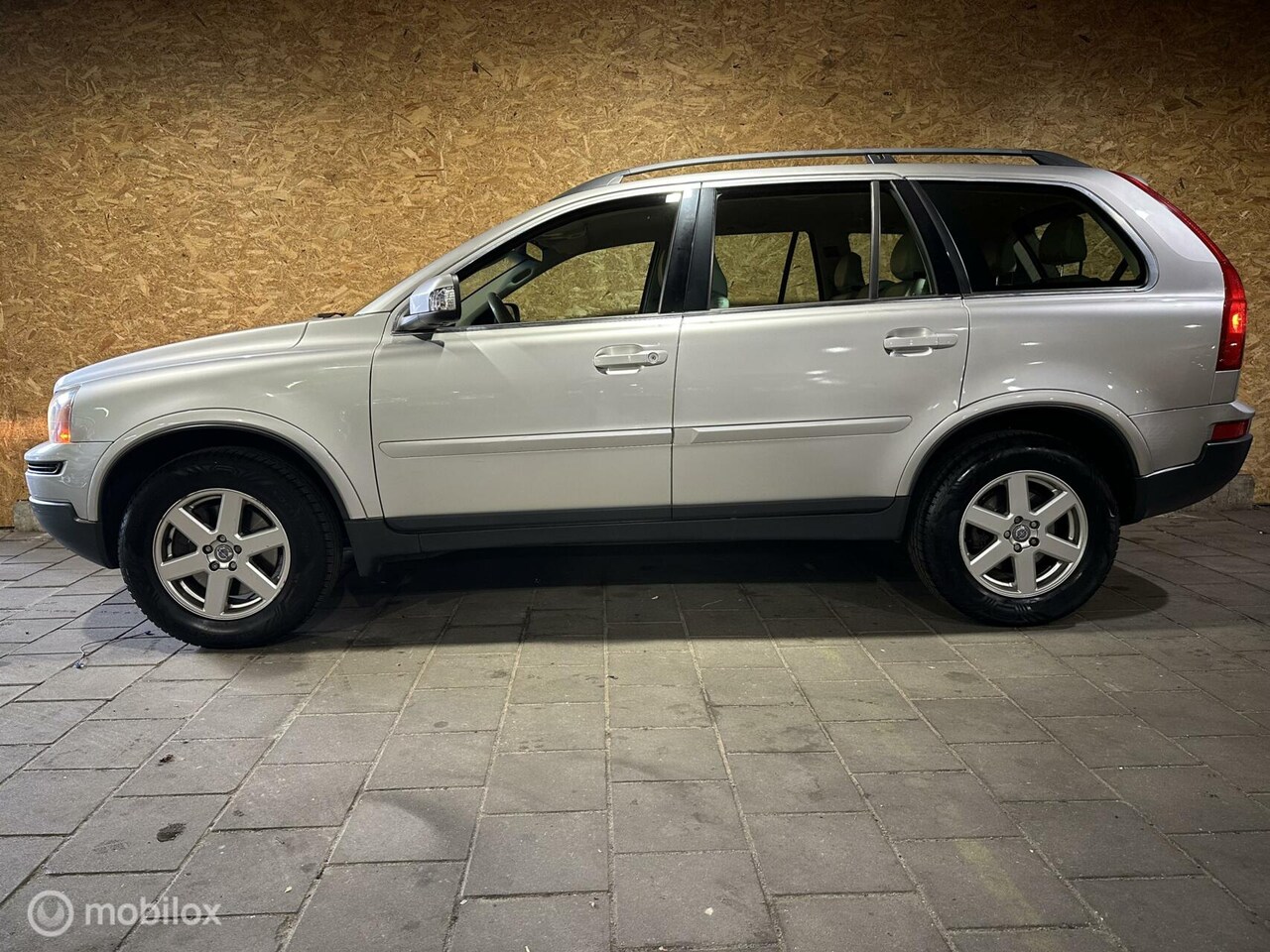 Volvo XC90 - 2.5T Aut. Momentum 7-pers. - face-lift - BTW auto - AutoWereld.nl