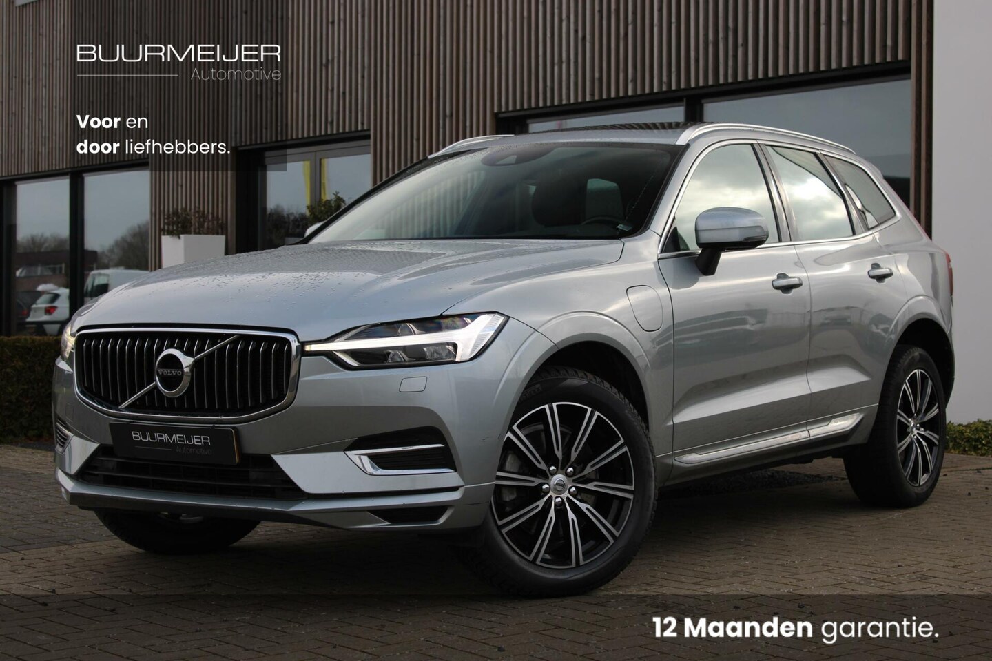 Volvo XC60 - 2.0 T8 Twin Engine AWD Inscription - Luchtvering - Dealer onderhouden - Trekhaak - Panoram - AutoWereld.nl