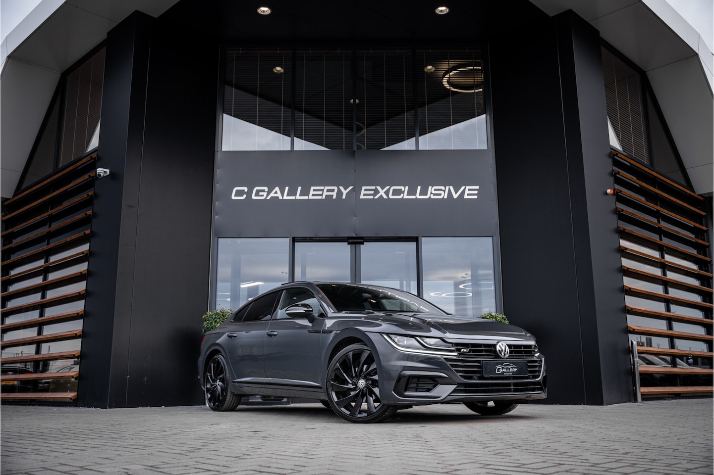 Volkswagen Arteon - 2.0 TSI 190PK Business R Exclusive - Panorama | ACC | R-Line | Stoelverwarming - AutoWereld.nl