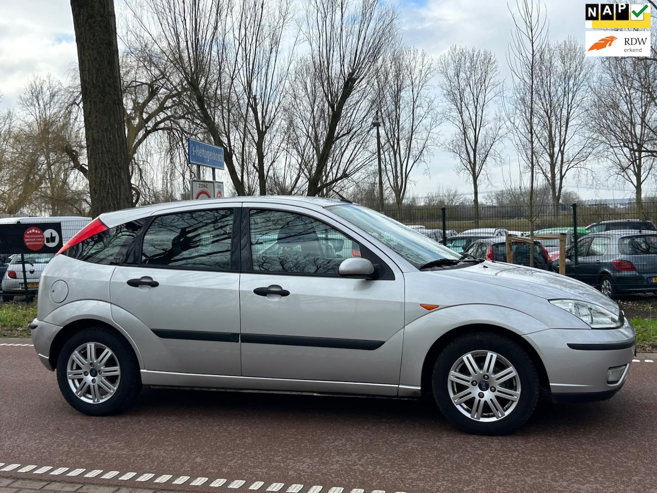 Ford Focus - 1.6-16V Futura LEDER!CLIMA!APK!KOOPJE! - AutoWereld.nl