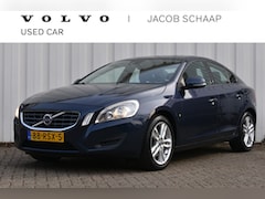 Volvo S60 - T4 180pk Auomaat Kinetic | Trekhaak | Sensoren achter | Cruise control | Airco |