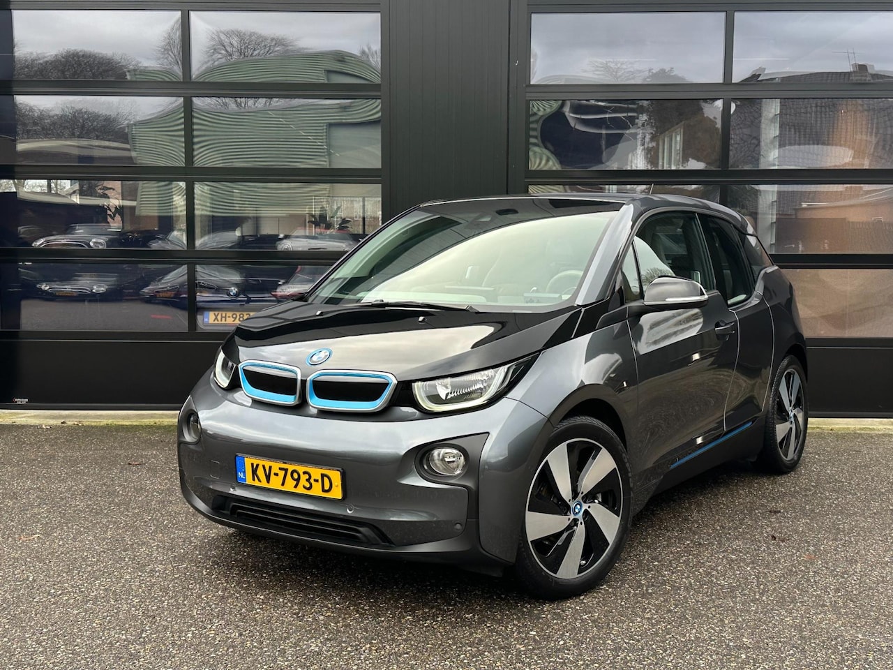 BMW i3 - High Voltage Edition 94Ah 33 kWh Camera AdapCruise. H&K - AutoWereld.nl