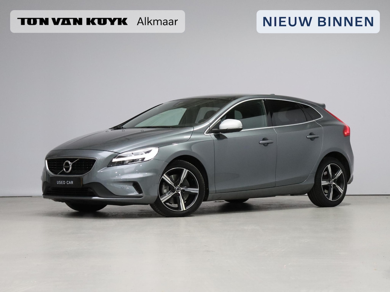 Volvo V40 - 1.5 T3 Polar+ Sport / Standkachel / Panoramadak / Harman Kardon / Parkeer Camera / Verwarm - AutoWereld.nl