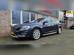 Volvo V60 - 1.6 T4 Summum Trekhaak Leer Xenon Nette Auto 180PK Navigatie