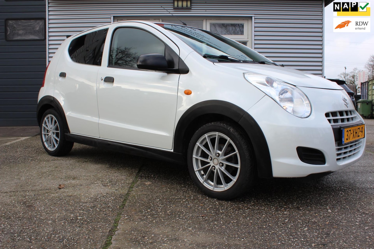 Suzuki Alto - 1.0 Comfort Plus 5-deurs Airco, nette zuinige auto, nieuwe apk, lm-velgen, centrale vergre - AutoWereld.nl