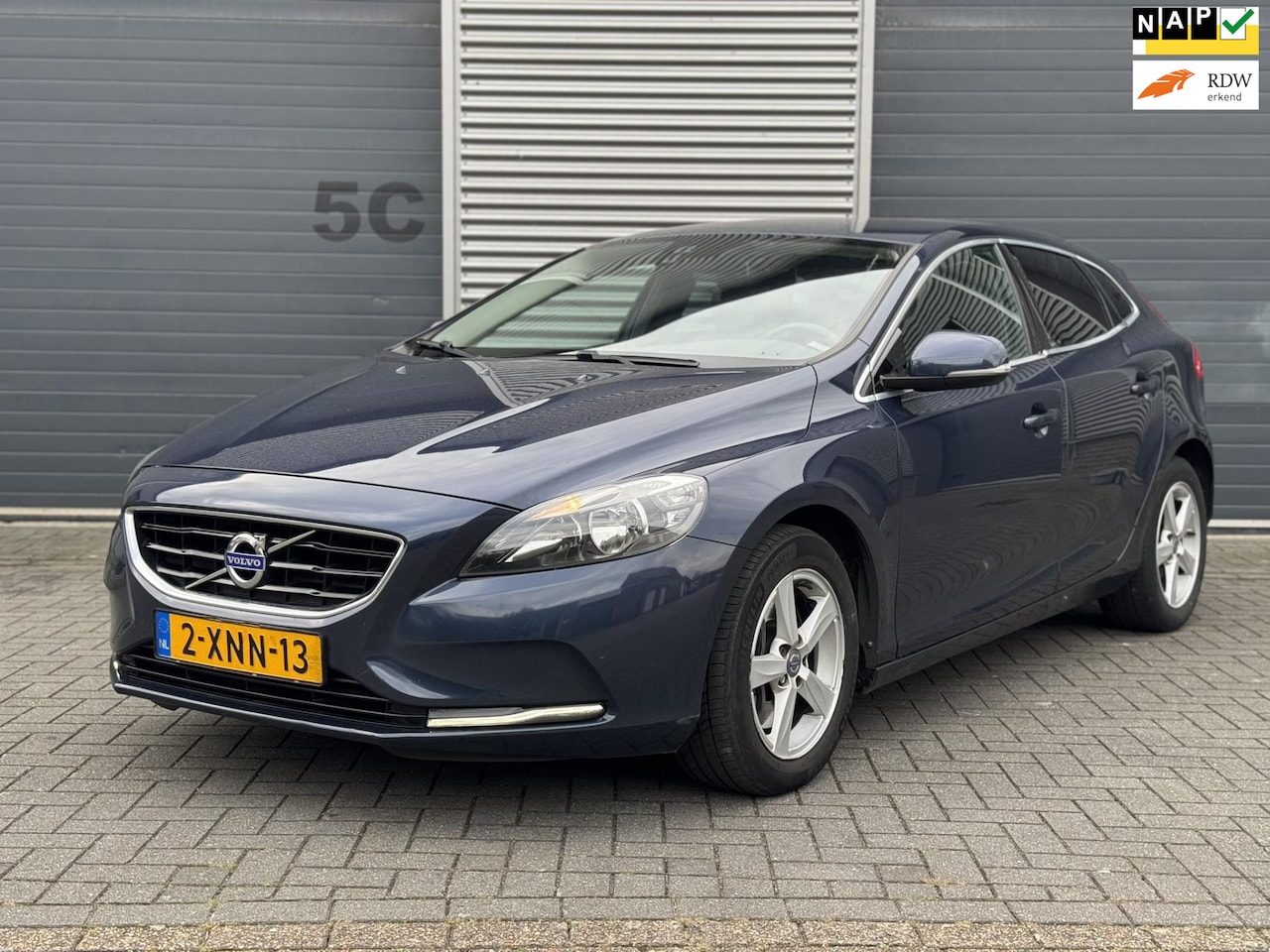 Volvo V40 - 2.0 D4 Summum Business Camera Navi - AutoWereld.nl