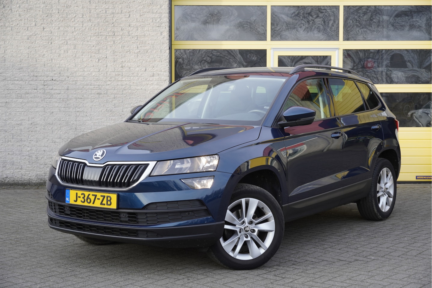 Skoda Karoq - 1.5 TSI ACT 150PK! Automaat Business Edition BJ2020 Lmv 17" | Led | Pdc | Navi | Keyless e - AutoWereld.nl