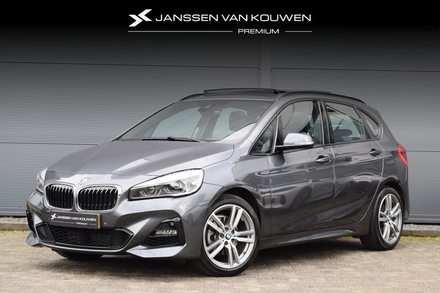 BMW 2-serie Active Tourer - 218i High Executive / Panoramadak / M-Sport / Stoelverwarming - AutoWereld.nl