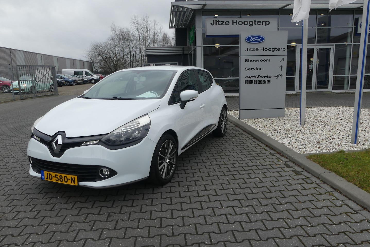 Renault Clio - 1.2 16V AIRCO.CRUISE.APK.17 INCH.KEYLESS.DISTRIBUTIEKETTING.APK TOT 12/2025. - AutoWereld.nl