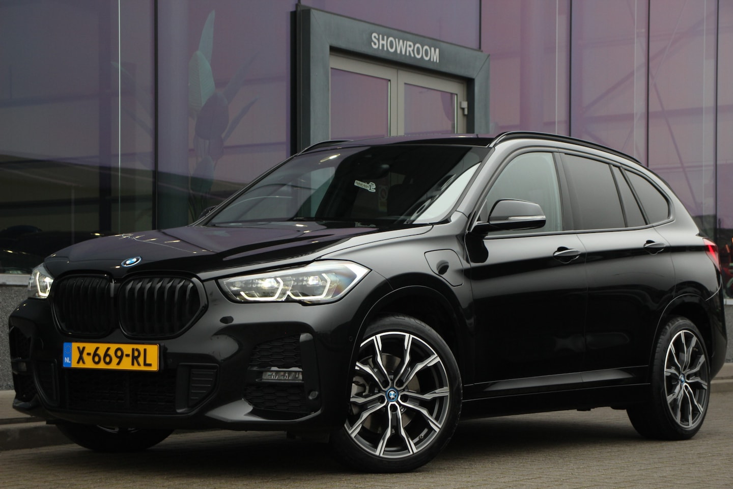 BMW X1 - xDrive25e | M-sport | Leder | DAB | Sfeerverlichting - AutoWereld.nl