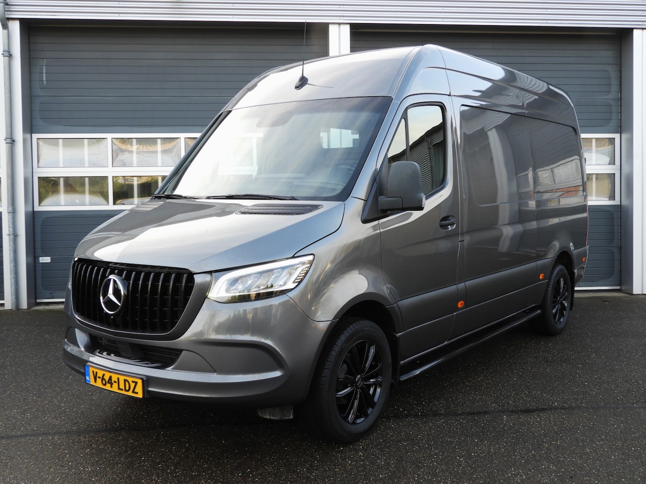 Mercedes-Benz Sprinter - 317 1.9 CDI L2H2 AUT | LED | MBUX | WÜRTH INRICHTING - AutoWereld.nl