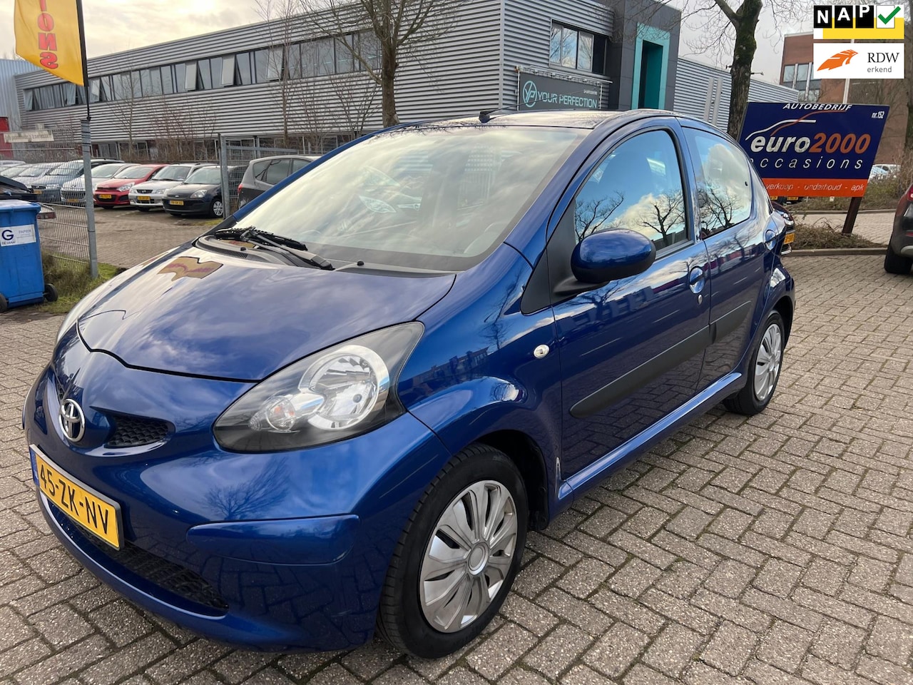 Toyota Aygo - 1.0-12V + - AIRCO - AUTOMAAT - NIEUWE APK ! - AutoWereld.nl