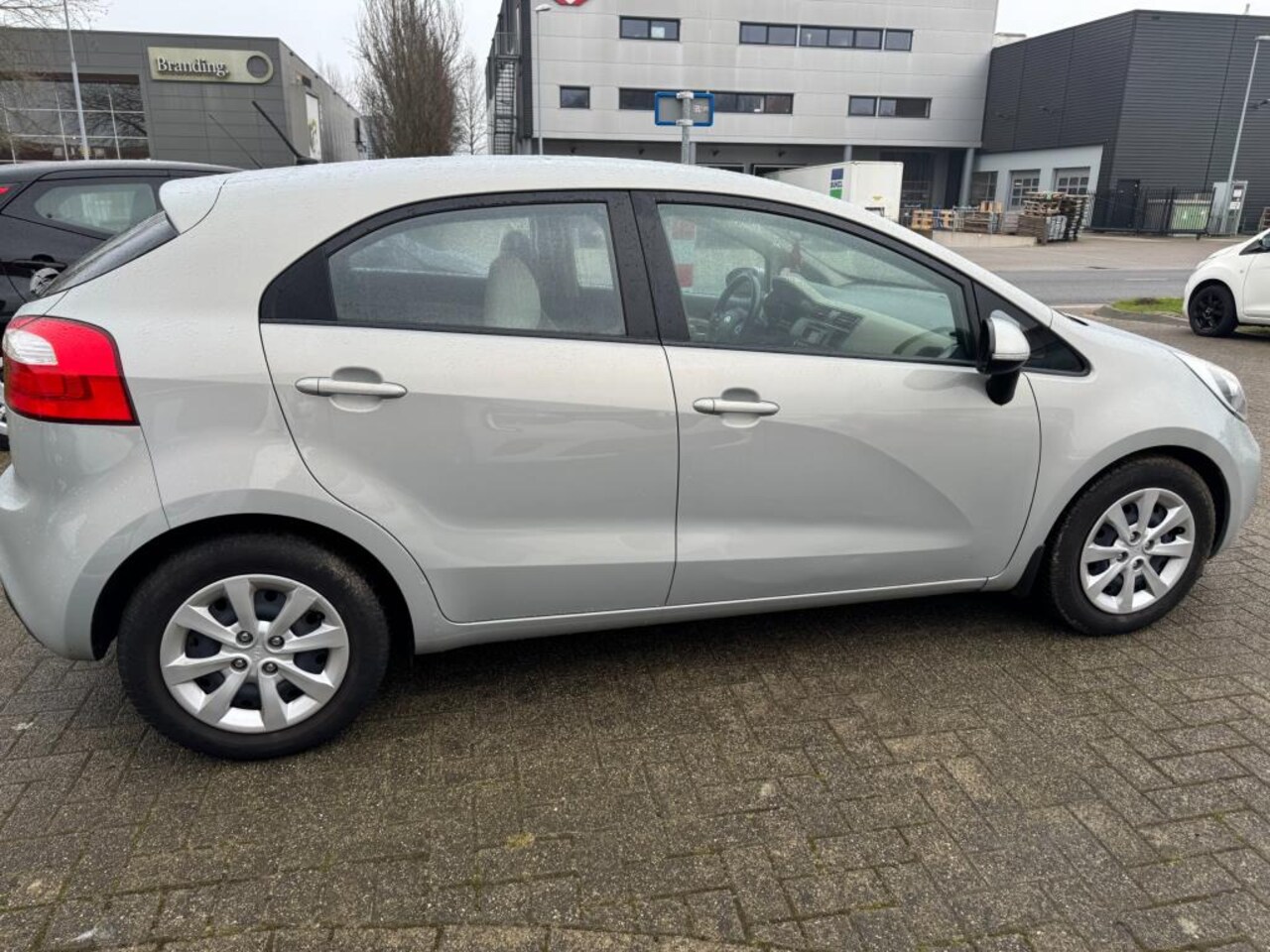 Kia Rio - 1.2 CVVT Comfort Pack 1.2 CVVT Comfort Pack - AutoWereld.nl