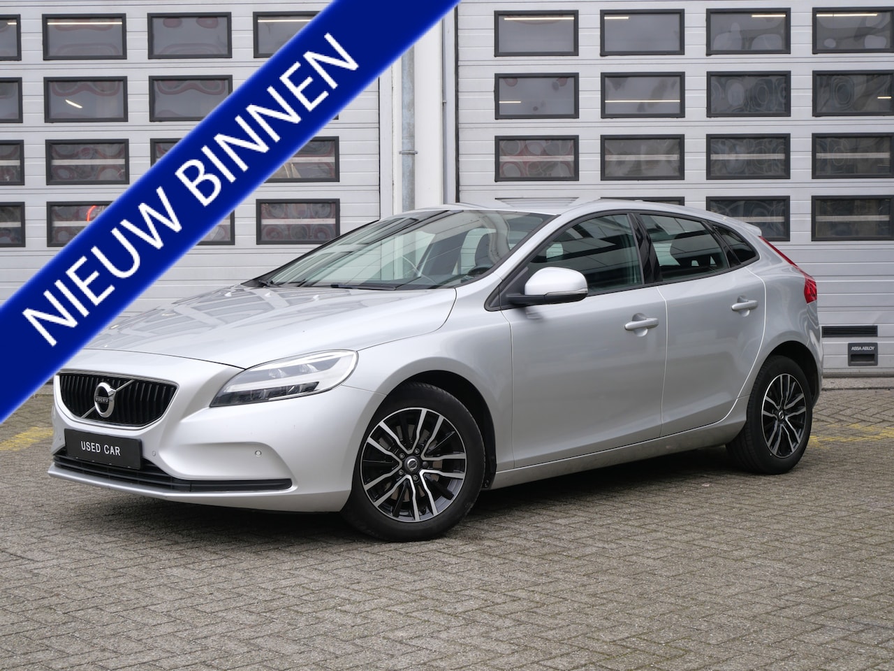 Volvo V40 - 2.0 T2 Inscription | Leder | BLIS | PDC - AutoWereld.nl