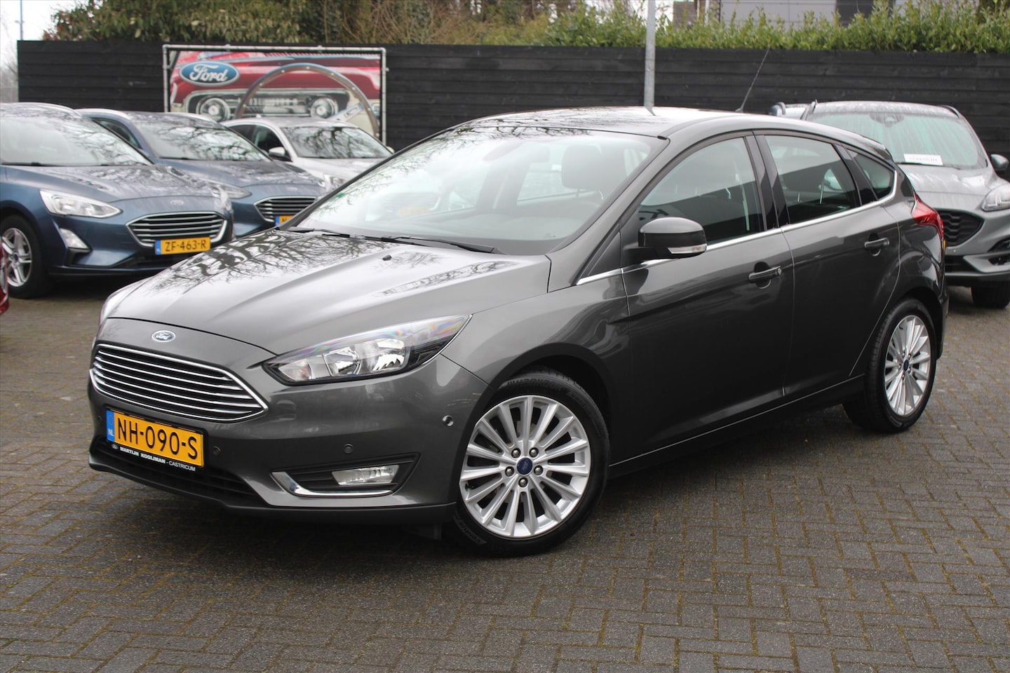 Ford Focus - 1.0 EcoBoost Titanium 1.0 EcoBoost 100pk 5-deurs Titanium, Navi, Trekhaak - AutoWereld.nl