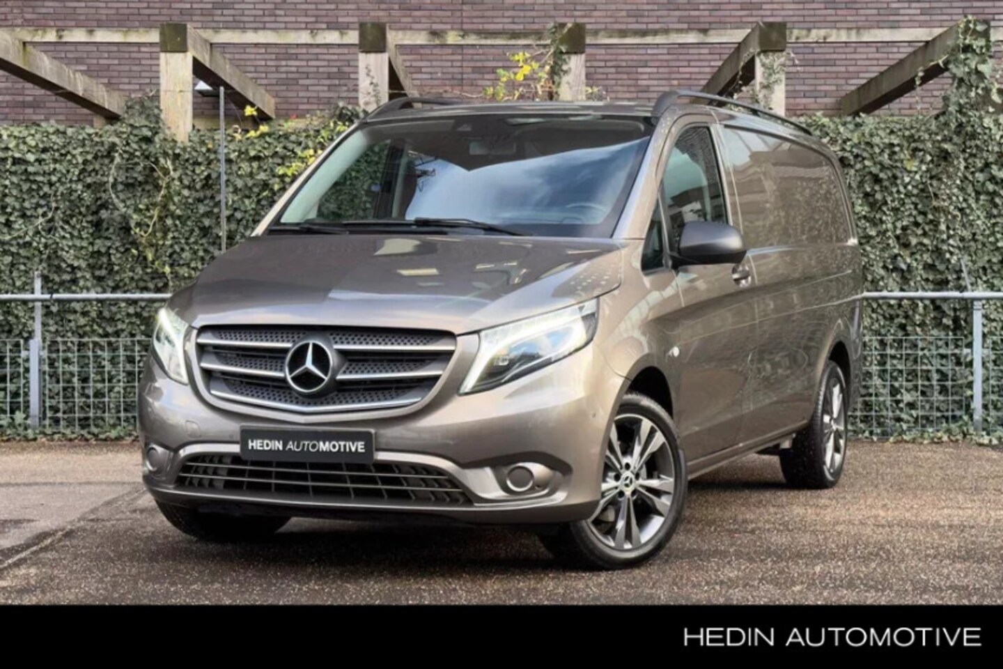 Mercedes-Benz Vito - 114 L Automaat Comfort Euro 6 | Trekhaak | LED | Climate Control | Camera | Parkeerpakket - AutoWereld.nl