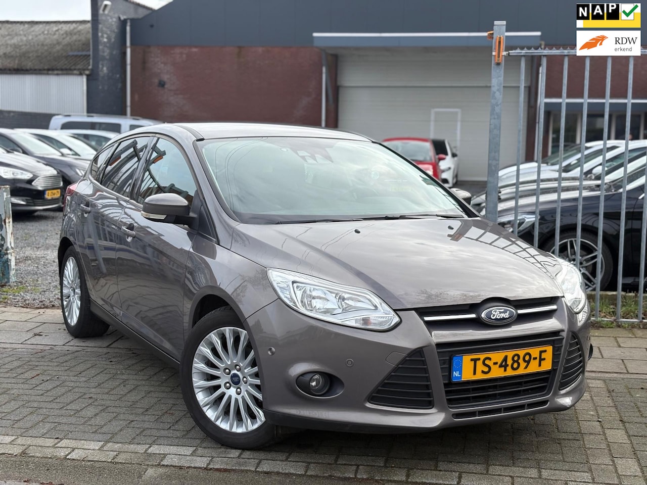 Ford Focus - 1.0 EcoBoost Edition Plus | 17” | climate control | stoelverwarming | - AutoWereld.nl