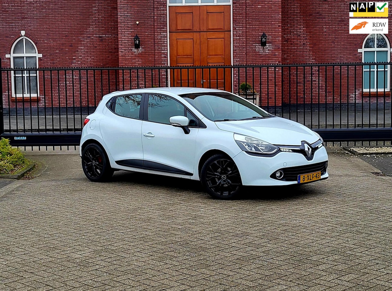 Renault Clio - 0.9 TCe Expression / 1e Eigenaar / Airco / Nap / Navi / Pdc / Cruise control - AutoWereld.nl