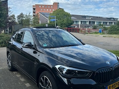 BMW X1 - xDrive25e eDrive Edition M sport pakket, panoramadak, afneembare trekhaak, lederen bekleding mokka