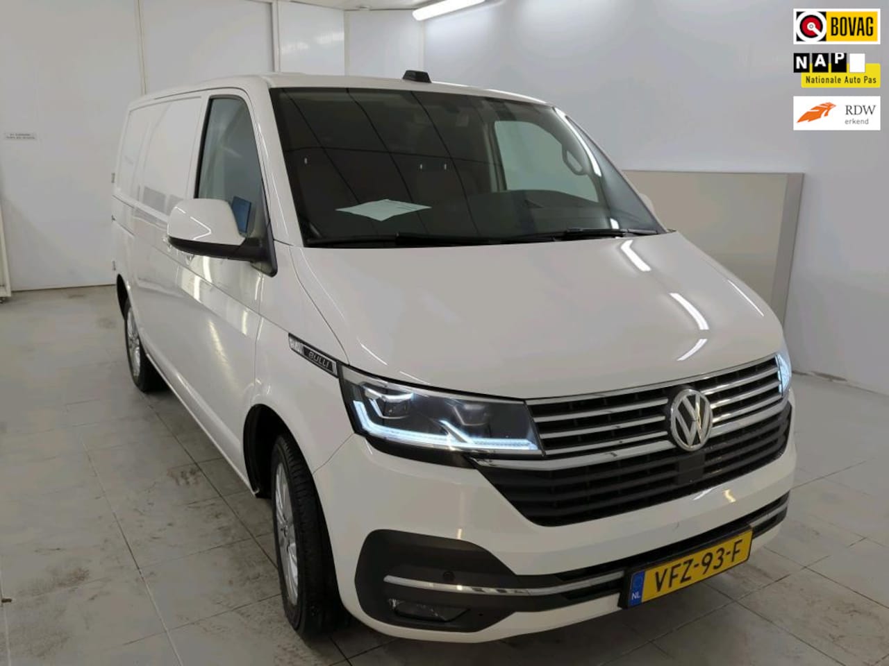 Volkswagen Transporter - 2.0 TDI L1H1 30 Bulli+Xenon+full-Navigatie+camera+vitrual-cockpit+parkeerHulp+Lmv = SUPER - AutoWereld.nl