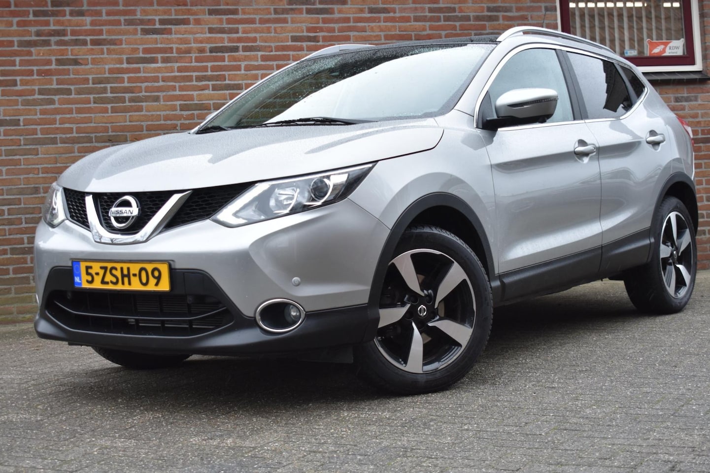 Nissan Qashqai - 1.2 Connect Edition '15 Pano Clima Navi Cruise Inruil mogelijk - AutoWereld.nl