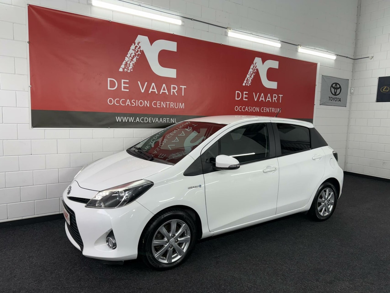 Toyota Yaris - 1.5 Full Hybrid Dynamic - NAVI/KEYLESS/CAMERA - AutoWereld.nl