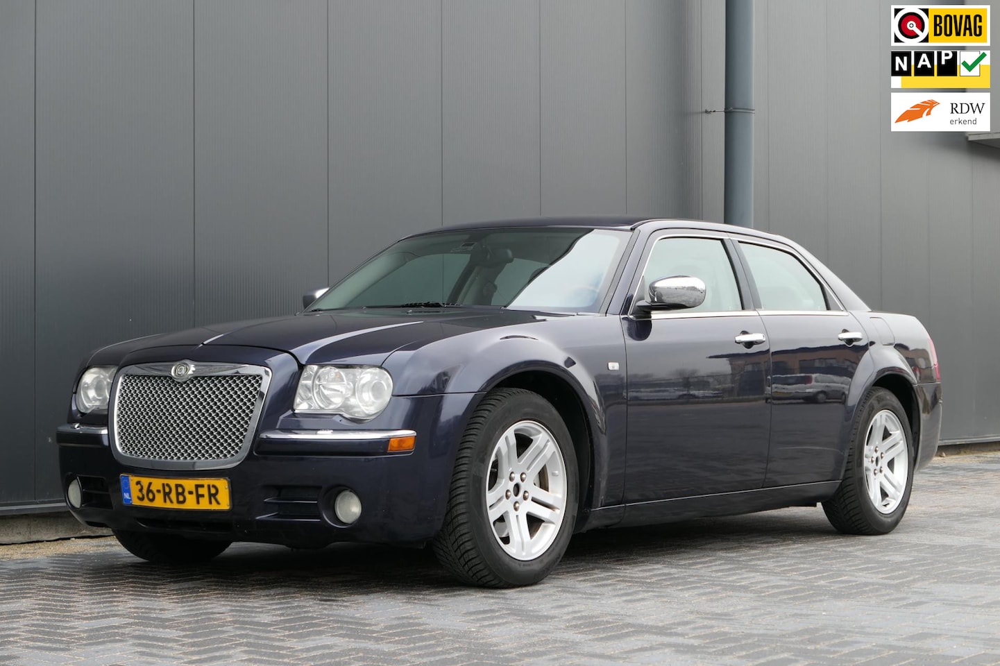 Chrysler 300C - 3.5 V6 Youngtimer Nap - AutoWereld.nl