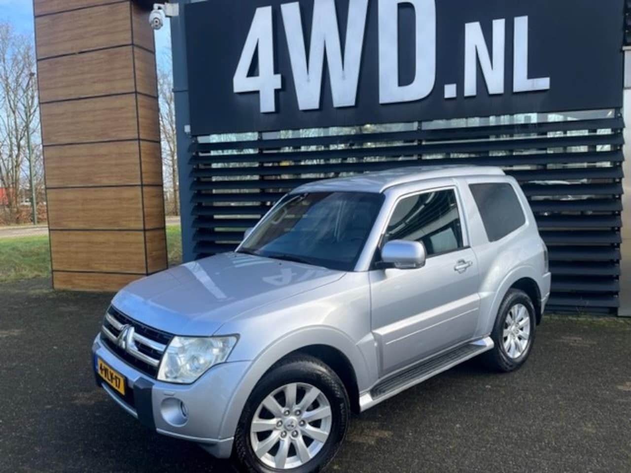 Mitsubishi Pajero - 3.2 DI-D AUT 4WD HR VAN / LEDER / CRUISE / 3000 KG TREKHAAK € 12900 MARGE INCL Auto in goe - AutoWereld.nl