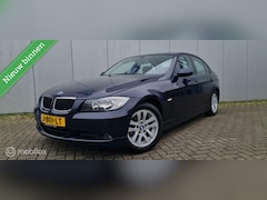 BMW 3-serie - 320i Business Line Airco/Parkeersensoren