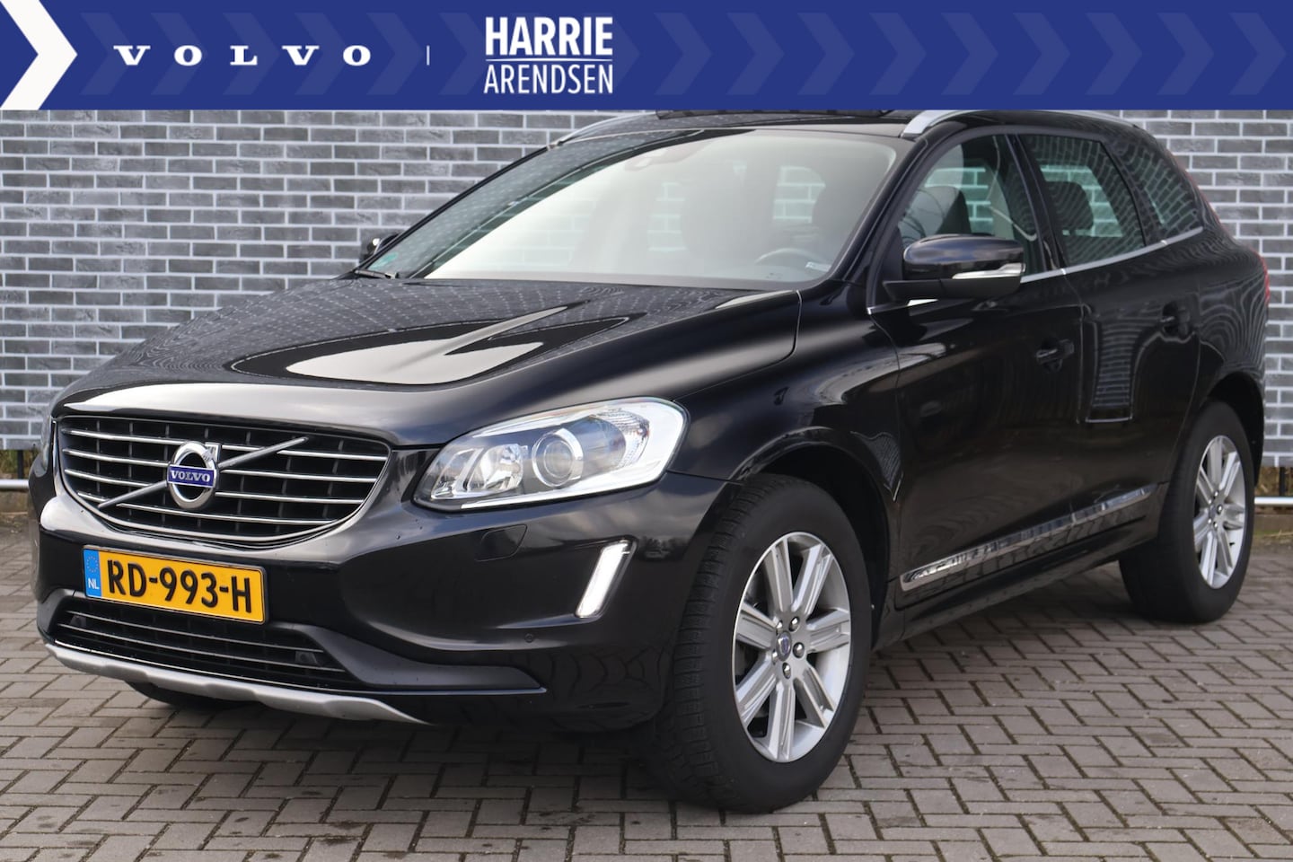 Volvo XC60 - 2.4 D5 Polar+ AWD | Schuif-/-kanteldak | Elektrische stoelen | Sportstoelen | Stoelverwarm - AutoWereld.nl