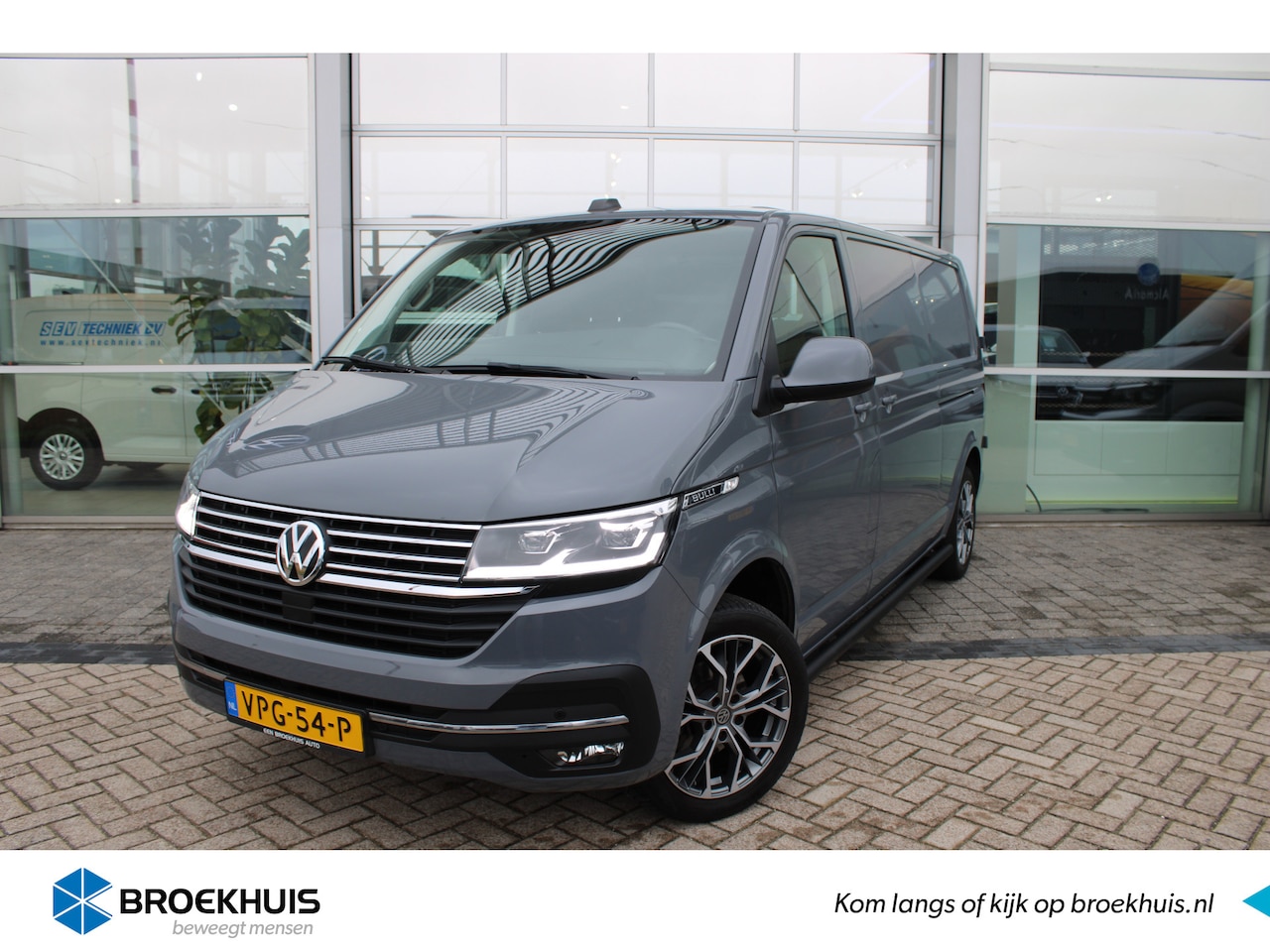 Volkswagen Transporter - Bulli | L2 | 150 PK | DSG | Navi | 2x schuifdeur | Softclose | Trekhaak | Sidebars - AutoWereld.nl