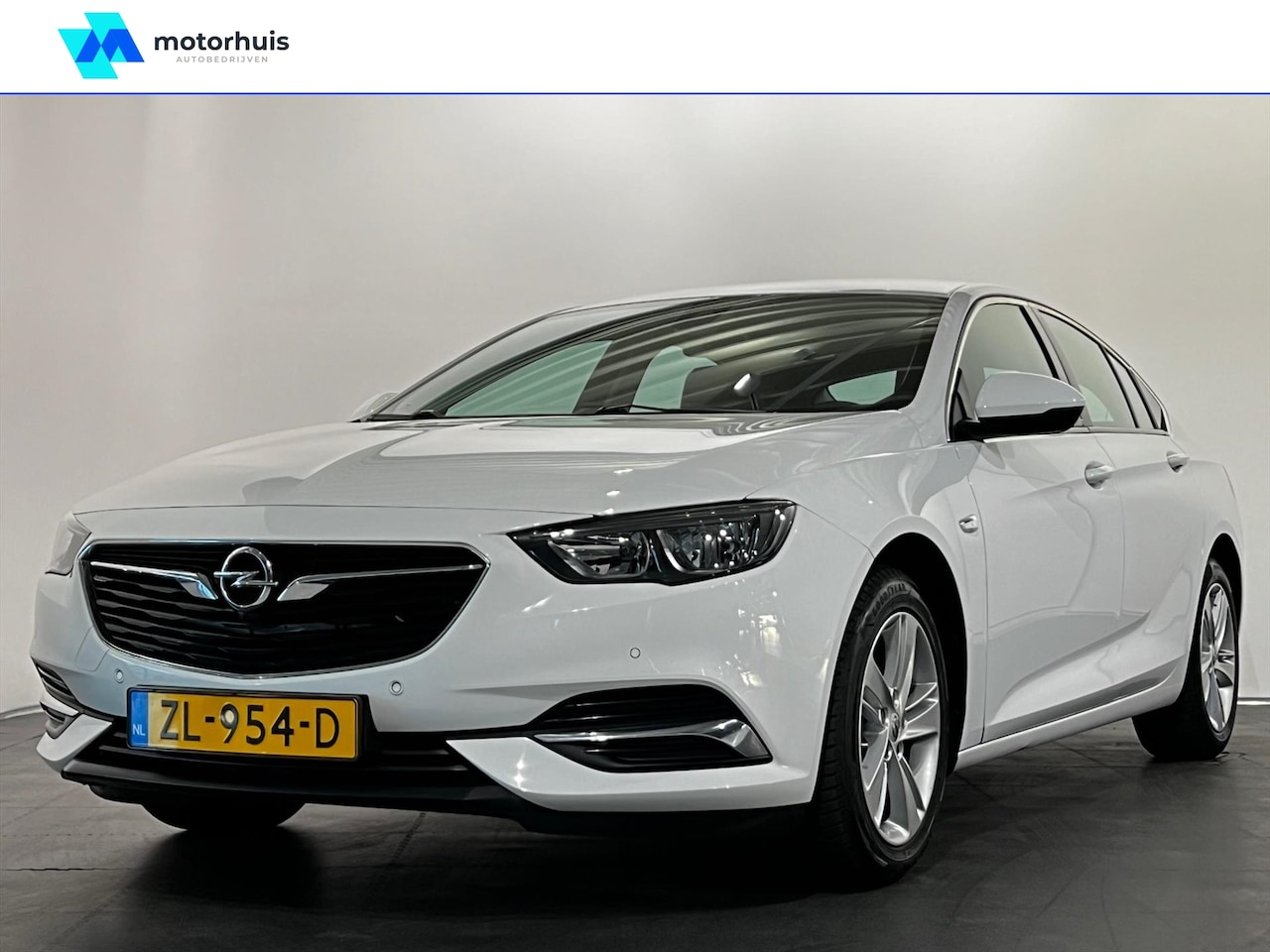 Opel Insignia Grand Sport - 1.5 Turbo 165pk Start/Stop Business Executive/parkeersensoren voor & achter//navigatie/ecc - AutoWereld.nl