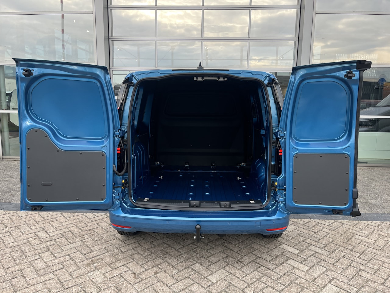 Volkswagen Caddy Cargo - BPM VRIJ | Style | 123 PK | DSG | Trekhaak | Digitaal Display | Camera - AutoWereld.nl