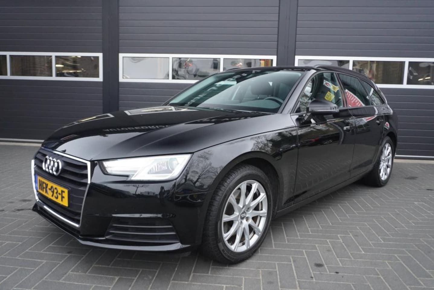 Audi A4 Avant - 35 TFSI S-Tronic Aut/Elek.schuif-kanteldak/Airco/CC/Navi/Parksensoren achter - AutoWereld.nl