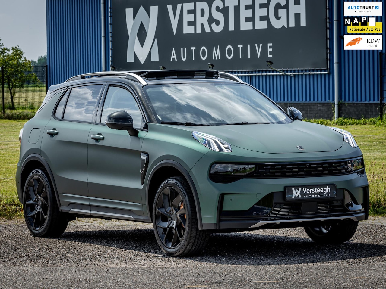 Lynk & Co 01 - 1.5 Plug-In Hybrid 262pk | Pine Green Matt | Blacked Out - AutoWereld.nl