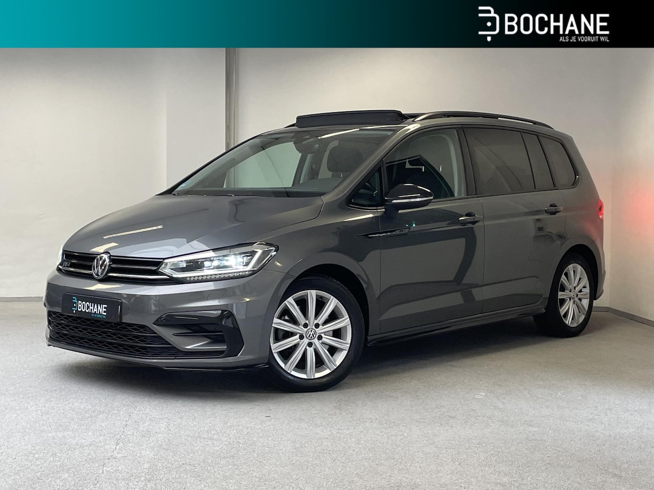 Volkswagen Touran - 1.5 TSI Highline R-Line 7p | PANO | TREKHAAK | CAMERA | WINTERSET | - AutoWereld.nl