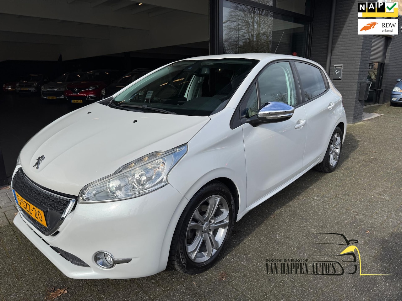 Peugeot 208 - 1.2 VTi OXYGO AUTOMAAT / APK 1-2026 - AutoWereld.nl